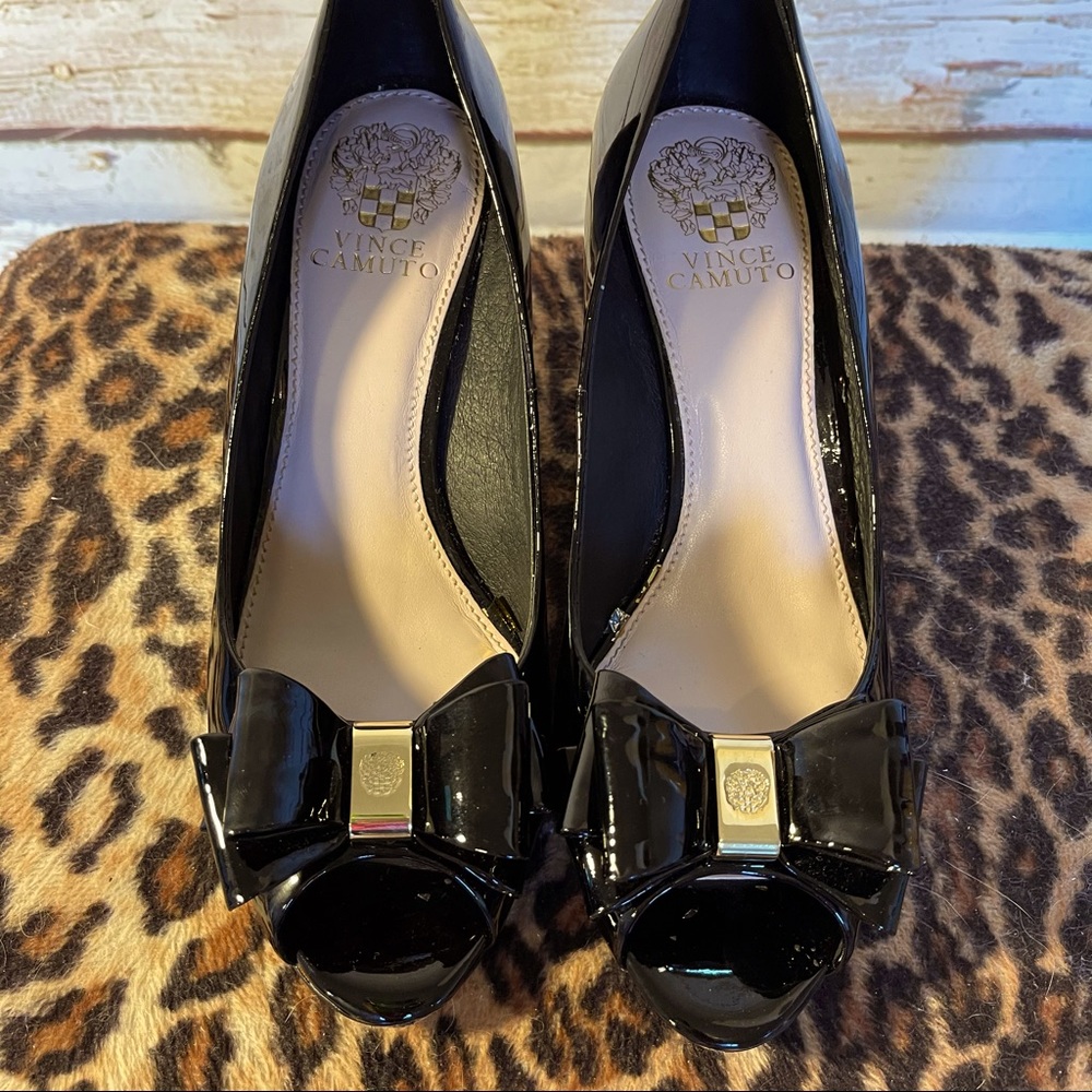 NWOT Vince Camtuo patent leather wedge